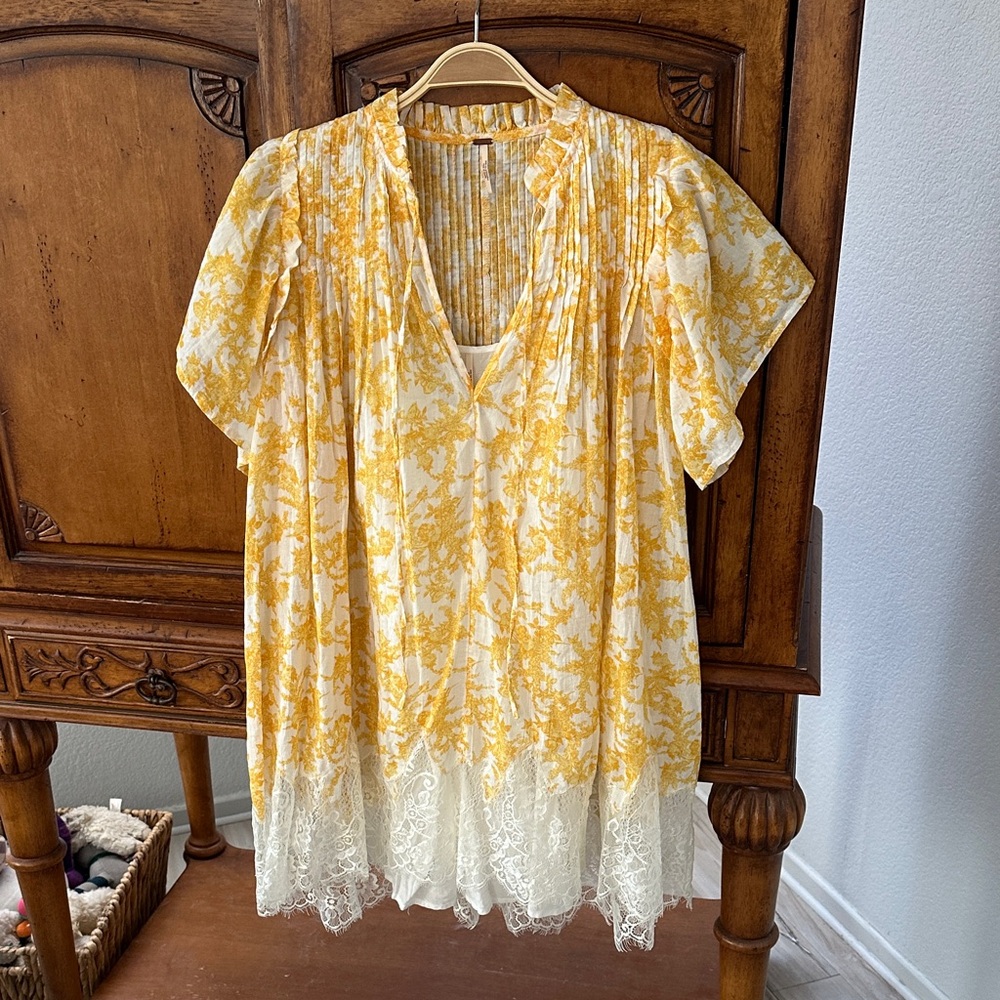 Free People Yellow and White Floral sundress with Lace   NWOT
